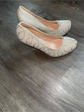 De Blossom Collection Crystal-Studded Stiletto Pumps
